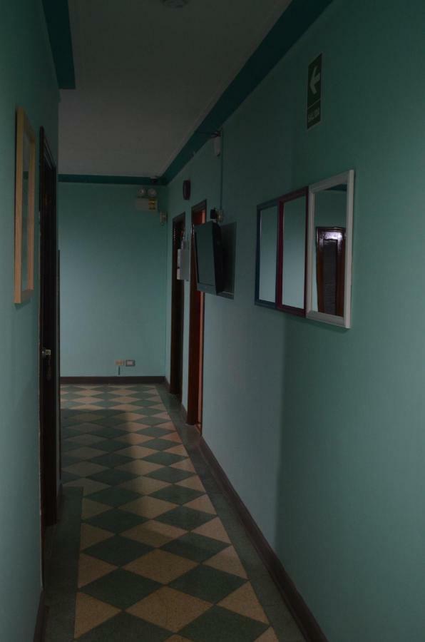 Andes Backpackers Hostel Лима Екстериор снимка
